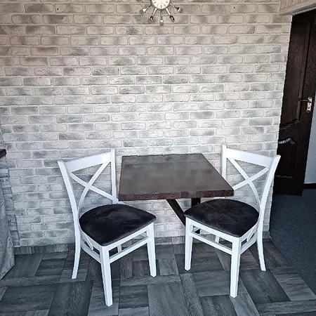 янчар номер студiо з басейном * Mykulychyn