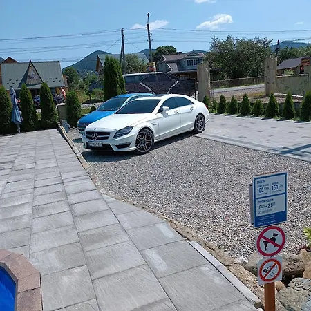 янчар номер студiо з басейном