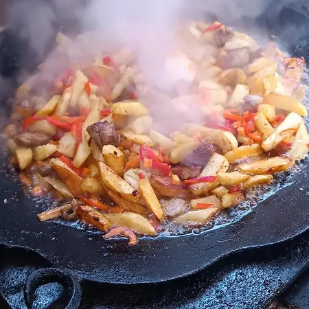 янчар номер студiо з басейном Apartment Mykulychyn