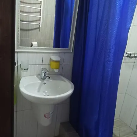 янчар номер студiо з басейном Apartment Mykulychyn