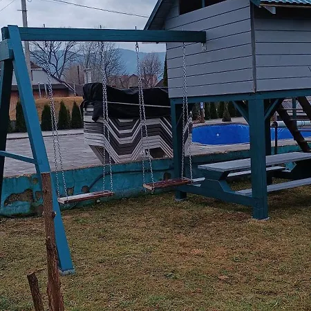 янчар номер студiо з басейном Mykulychyn