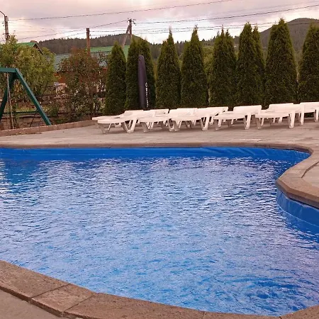 янчар номер студiо з басейном Apartment Mykulychyn