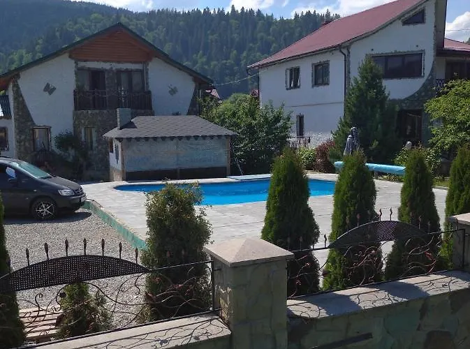 янчар номер студiо з басейном Apartment Mykulychyn