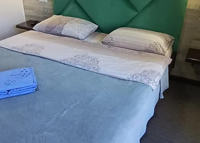 янчар номер студiо з басейном Apartment Mykulychyn